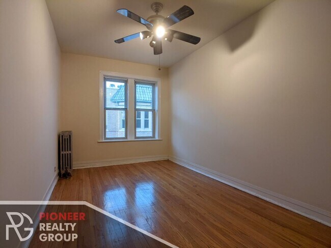 4225 N Paulina St Unit E-2