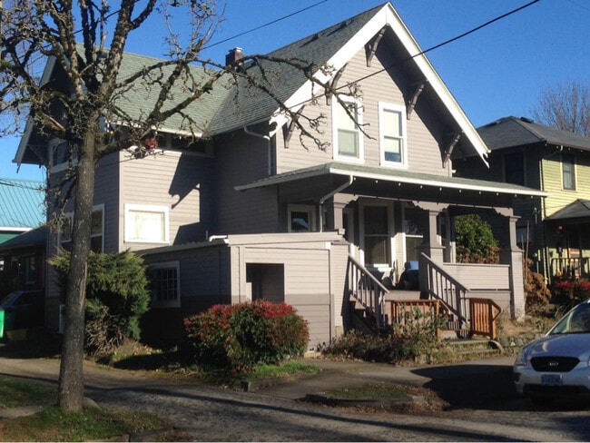 Photo - 3603 SE Alder St Apartment Unit 4