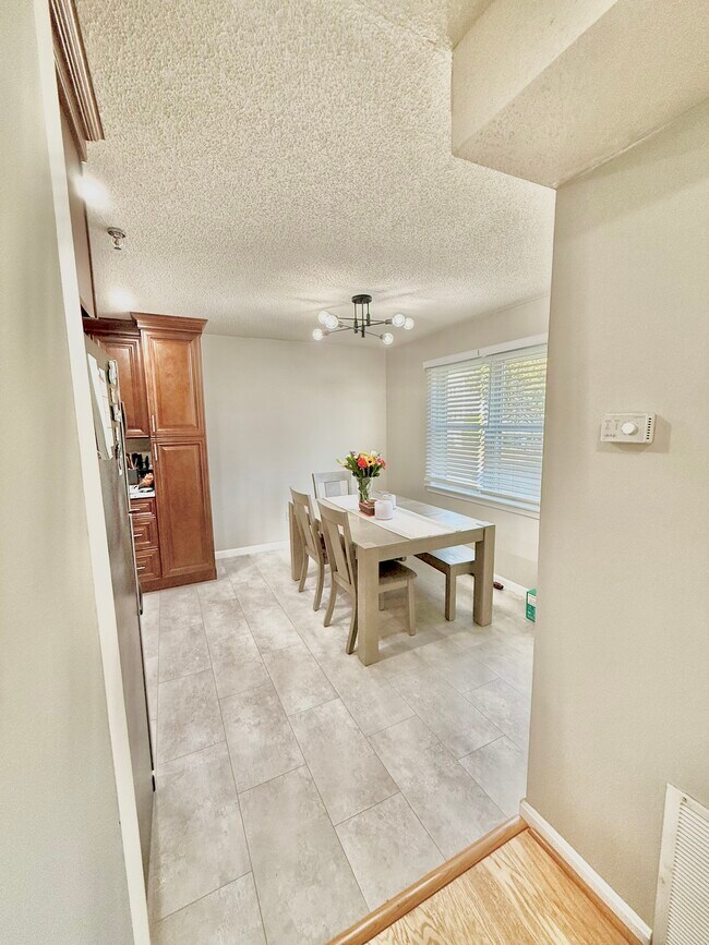 Photo - 94 Tennis Plaza Rd Unit 1