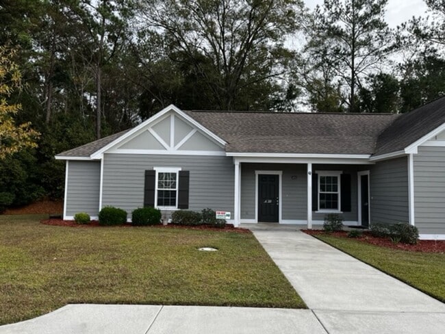 Building Photo - 2 Bedroom/2 Bath Duplex in Hahira Unit 947 - R36 Rental