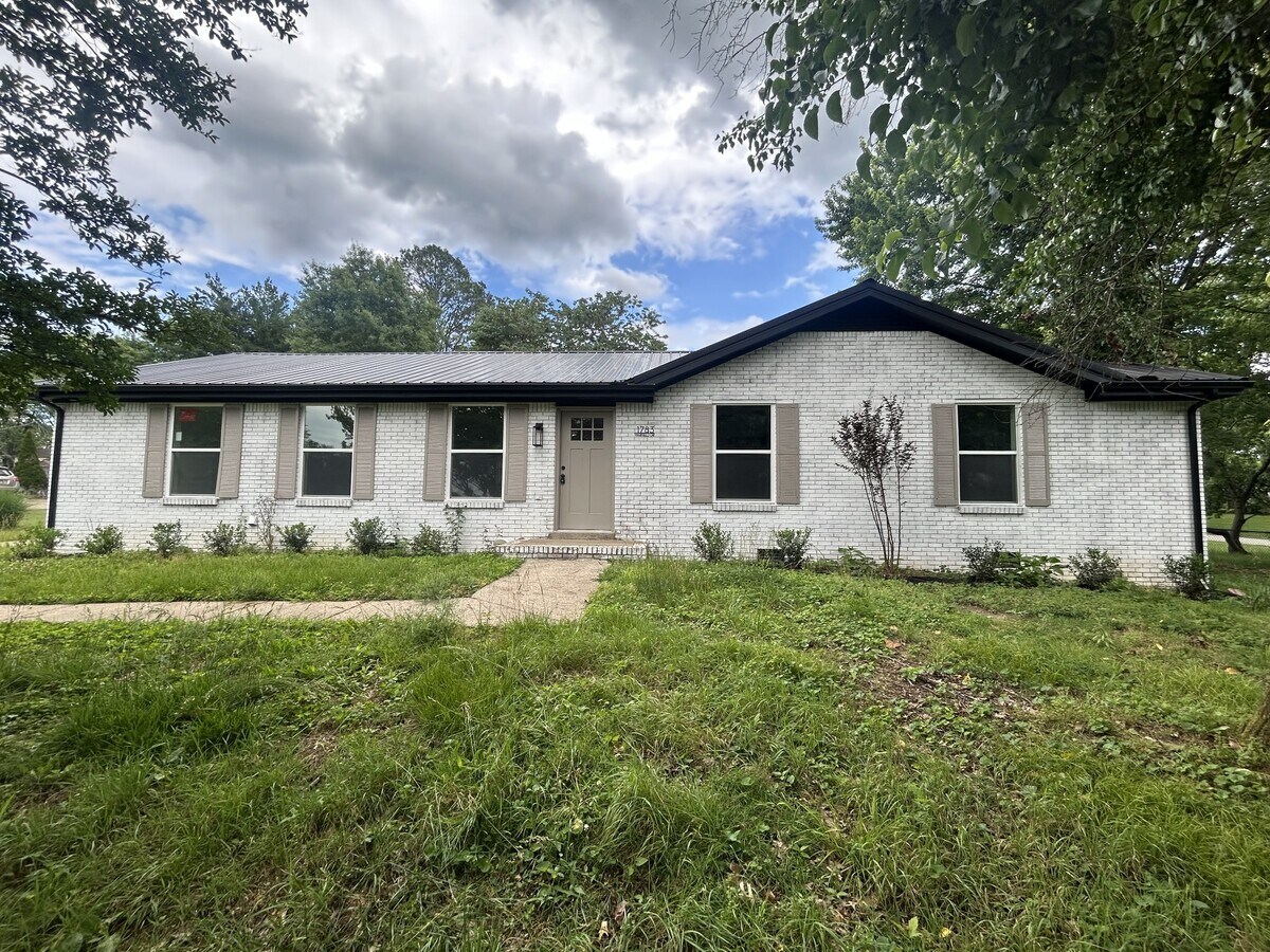 Photo - 1783 Warfield Dr