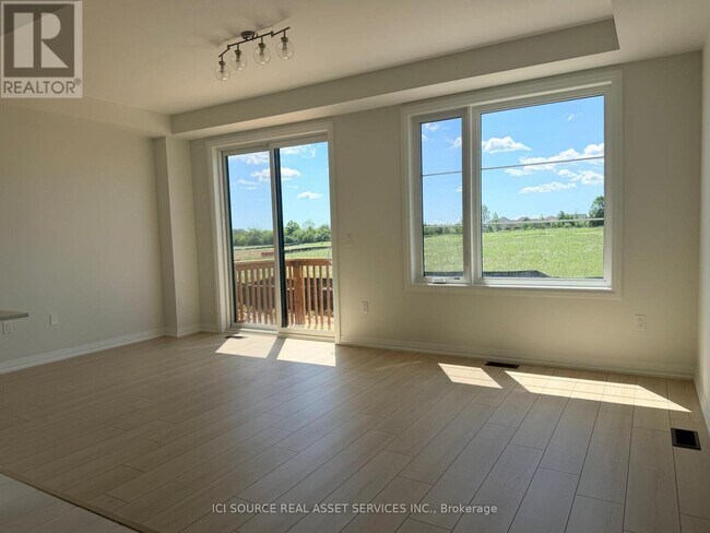 Photo - 220 Hook Dr