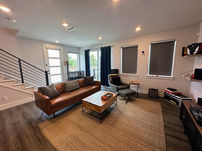 2 bed 2.5 bath with an inviting open floor... - 2 bed 2.5 bath with an inviting open floor... Apartamento