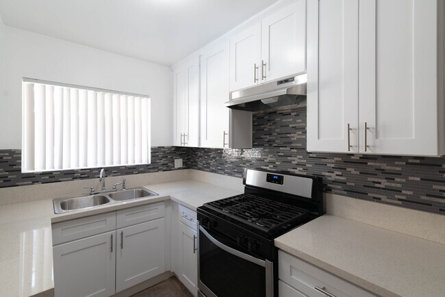 9215 Sepulveda Apartments