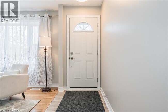 Photo - 426 Highland Rd E