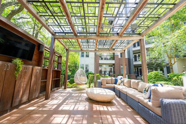 Photo - Ellison On Broad