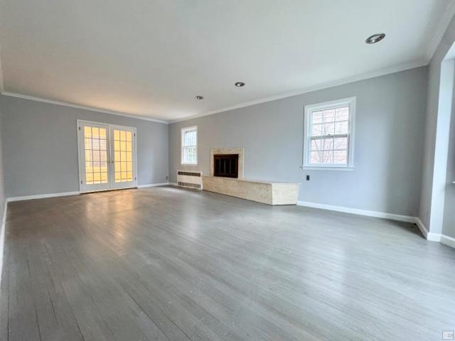 4 bedroom in HOLLIS NY 11423 - 4 bedroom in HOLLIS NY 11423