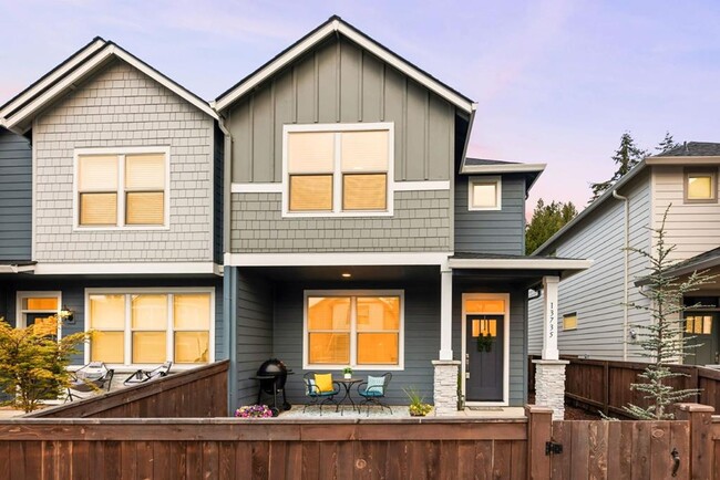 Building Photo - 3 Bed,2.5 Bath Townhome at the Landing At Salmon Creek