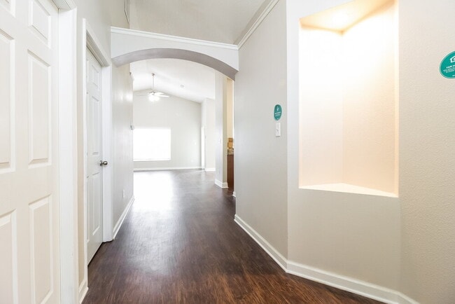 Photo - 948 Delfino Pl