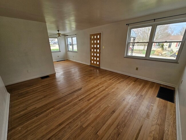 Photo - 115 Sanders Dr