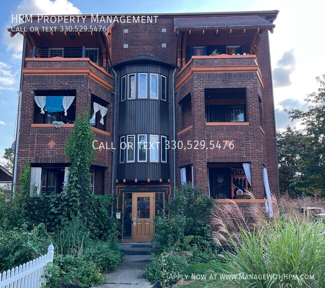 Building Photo - 798 W Market St Unit 5