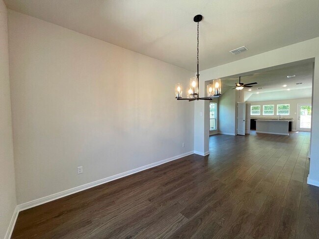 Photo - 3050 Dade Loop
