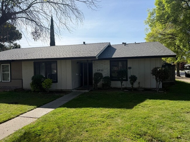 Photo - CHARMING 3 BEDROOM 2 BATHROOM SINGLE-STORY IN STOCKTON!