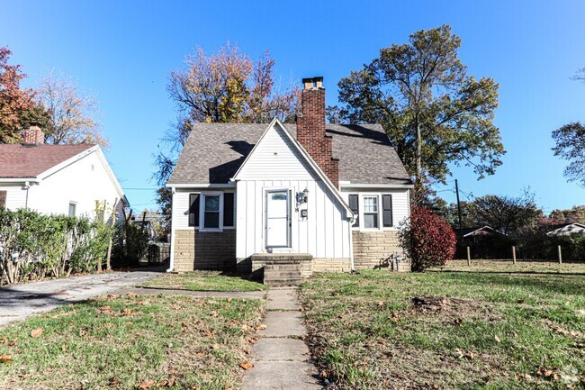 Building Photo - COMING SOON: Remodeled 3/2 House