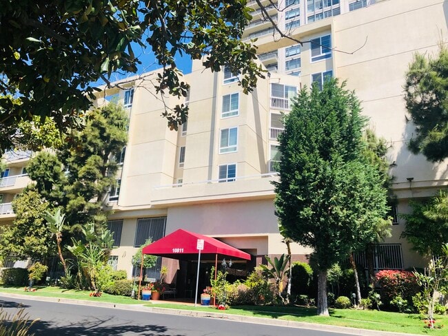 Front - 10811 Ashton Ave Unit #311