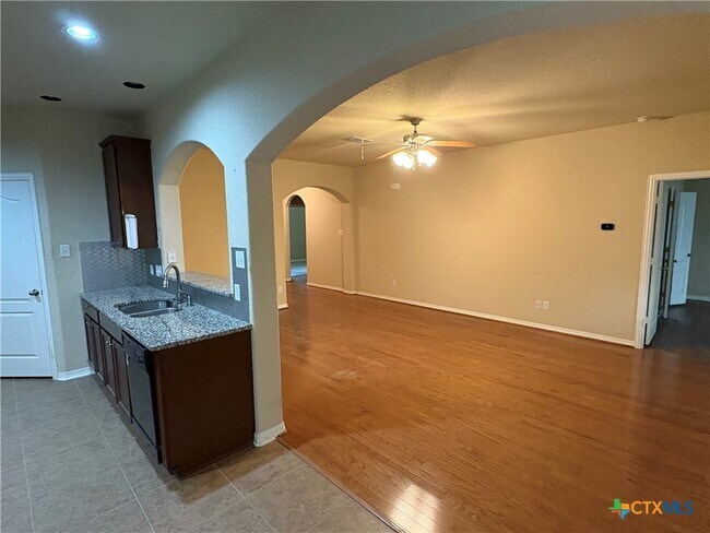 Photo - 374 Posey Pass