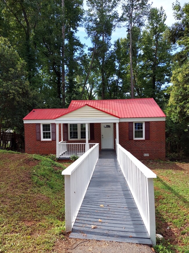 Photo - 102 Dundee Ln