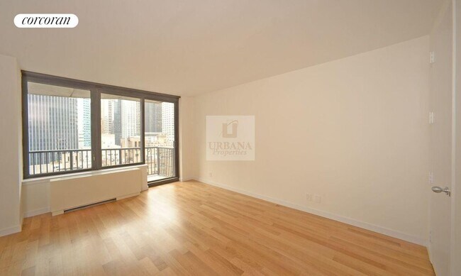 Photo - 150 E 57th St