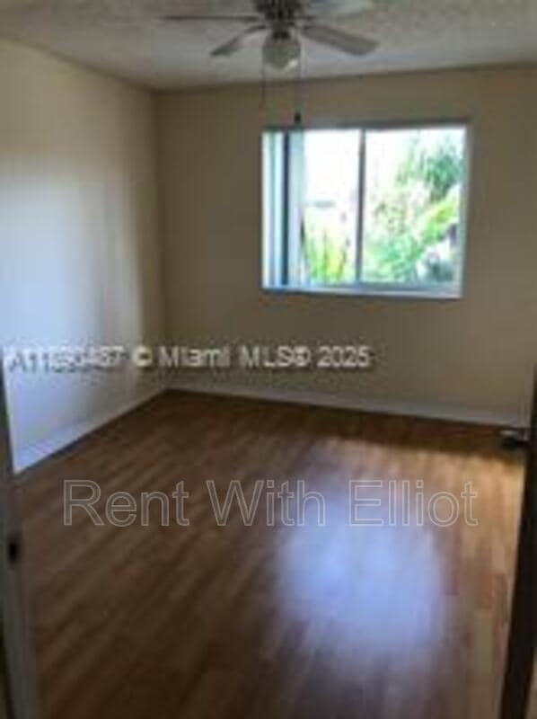 Photo - 470 S Park Rd