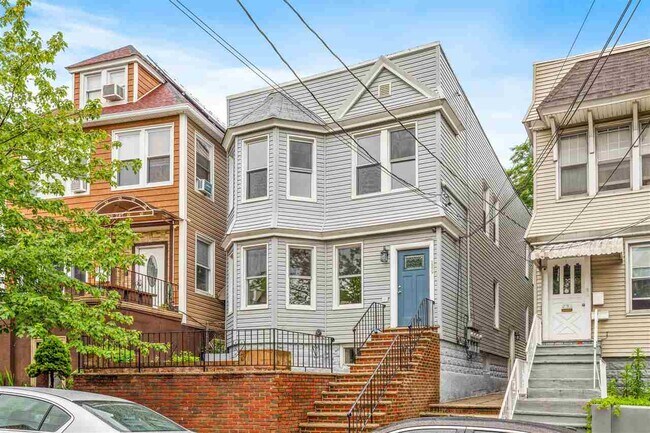 Photo - 289 Van Nostrand Ave