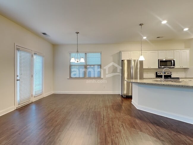 Photo - 1682 Weatherbrook Cir