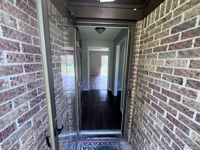 Photo - 215 Berkshire Cir