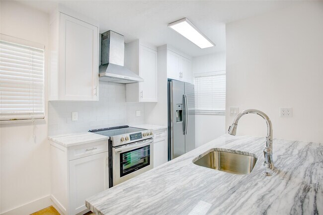 Photo - 530 S Federal Hwy Unit 8