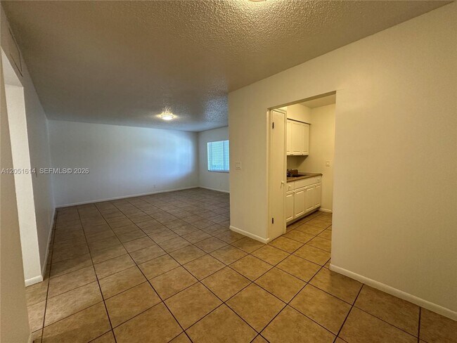 Photo - 1400 NE 56th St Unidad 306