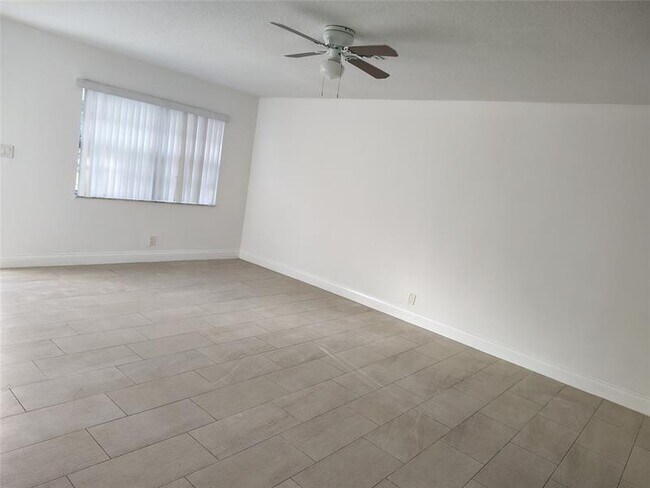 Building Photo - 3731 NW 78th Ln Unit S Rental