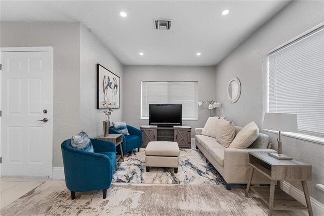 Photo - 2227 Cody St