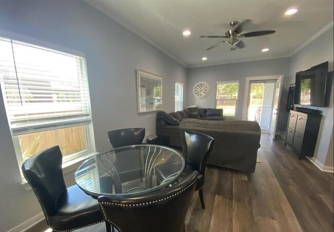 Photo - 1106 W Gregory St House