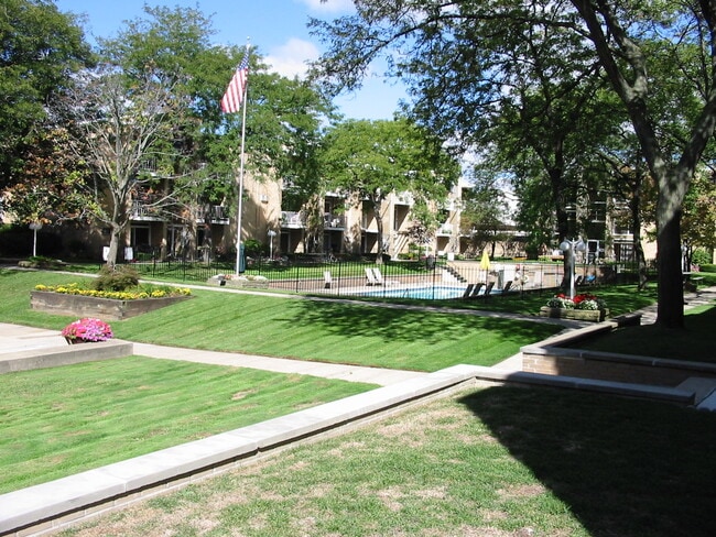 Building Photo - 4909 Crooks Rd Unit C2