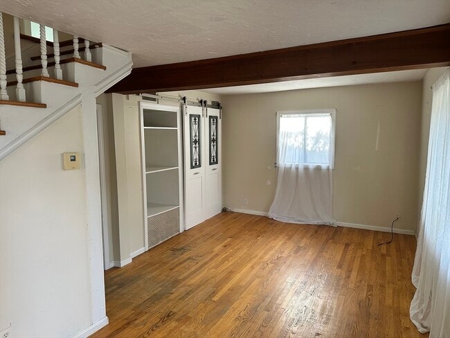 Photo - 18 Maple Ave