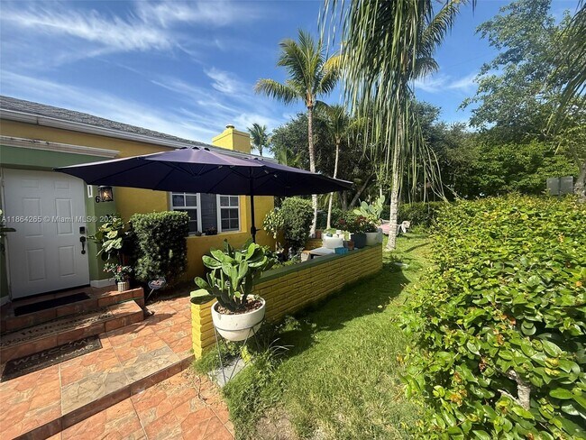 Photo - 695 NE 81st St