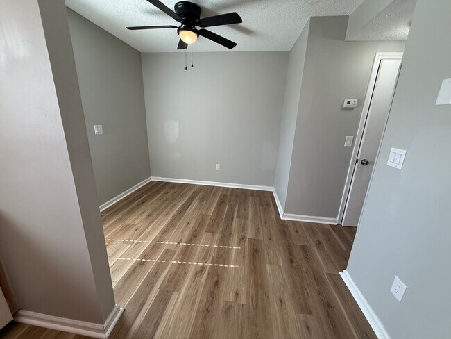 Photo - 940 Glenn St