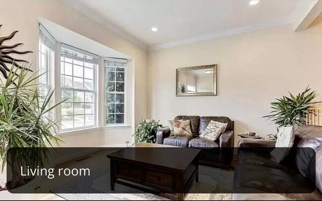 Photo - 826 Linfield Ter NE