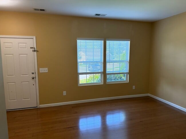 Photo - 109 Gupton Ct