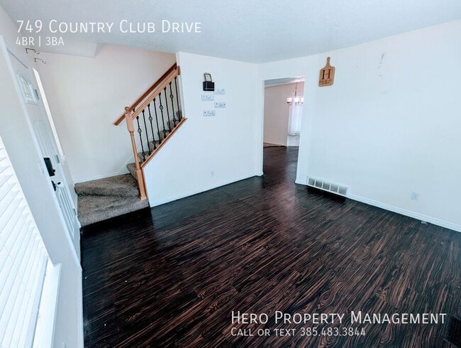 749 Country Club Dr