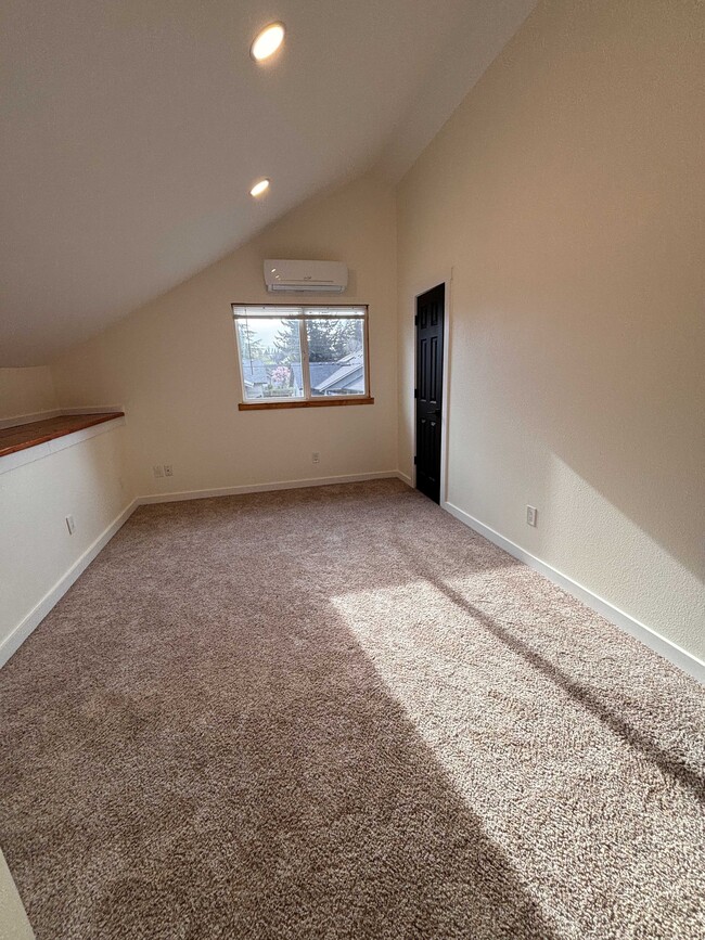 Photo - 429 Thomas St NW