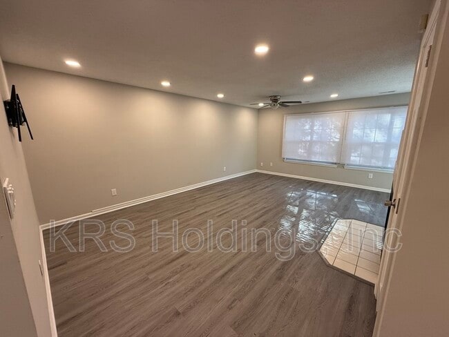 Photo - 146 Corwin Cir