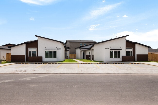 Full Property View - 3601 Hidalgo Cir Rental