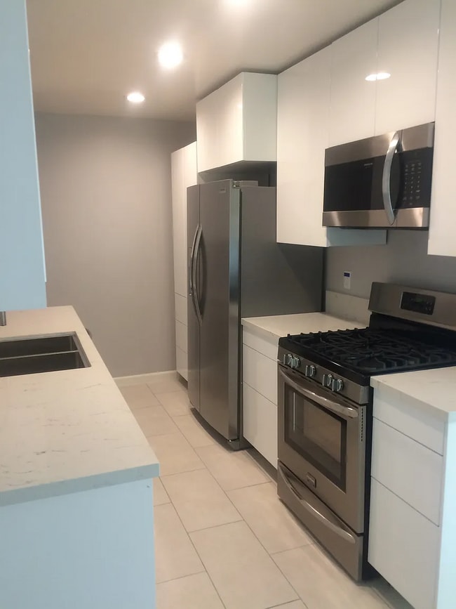 Building Photo - 300 W Via Escuela Apartments