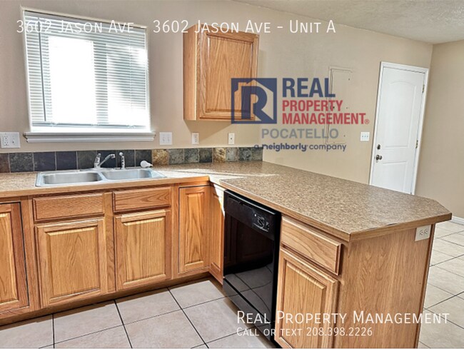 Photo - 3 Bed/ 1.5 bath duplex - Pets negotiable Unidad A