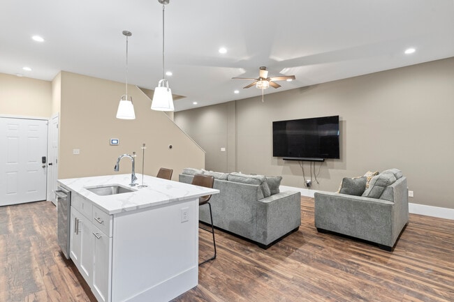 Photo - 5424 Delmar Ct