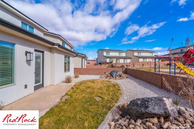 Photo - Spacious 4 Bedroom Home Near Hiking Trails