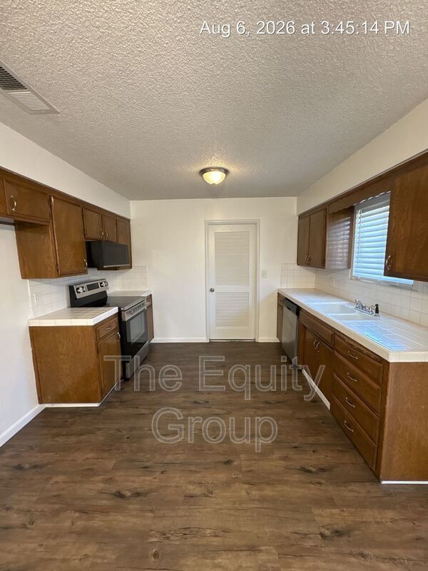 Photo - 907 S Demaree St