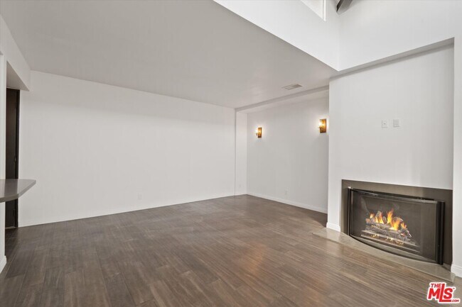 Photo - 2175 S Beverly Glen Blvd Unidad 403