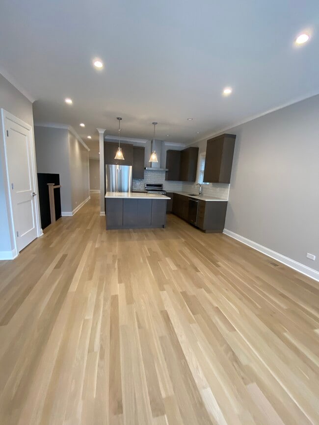 Photo - 3229 N Kenmore Ave Unidad 2