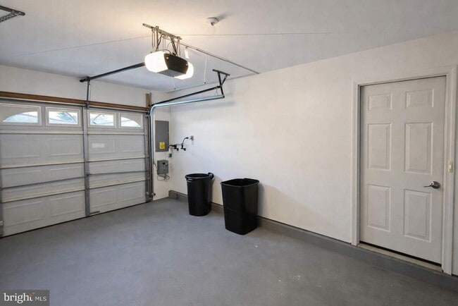 Photo - 43 Bank Spring Ct