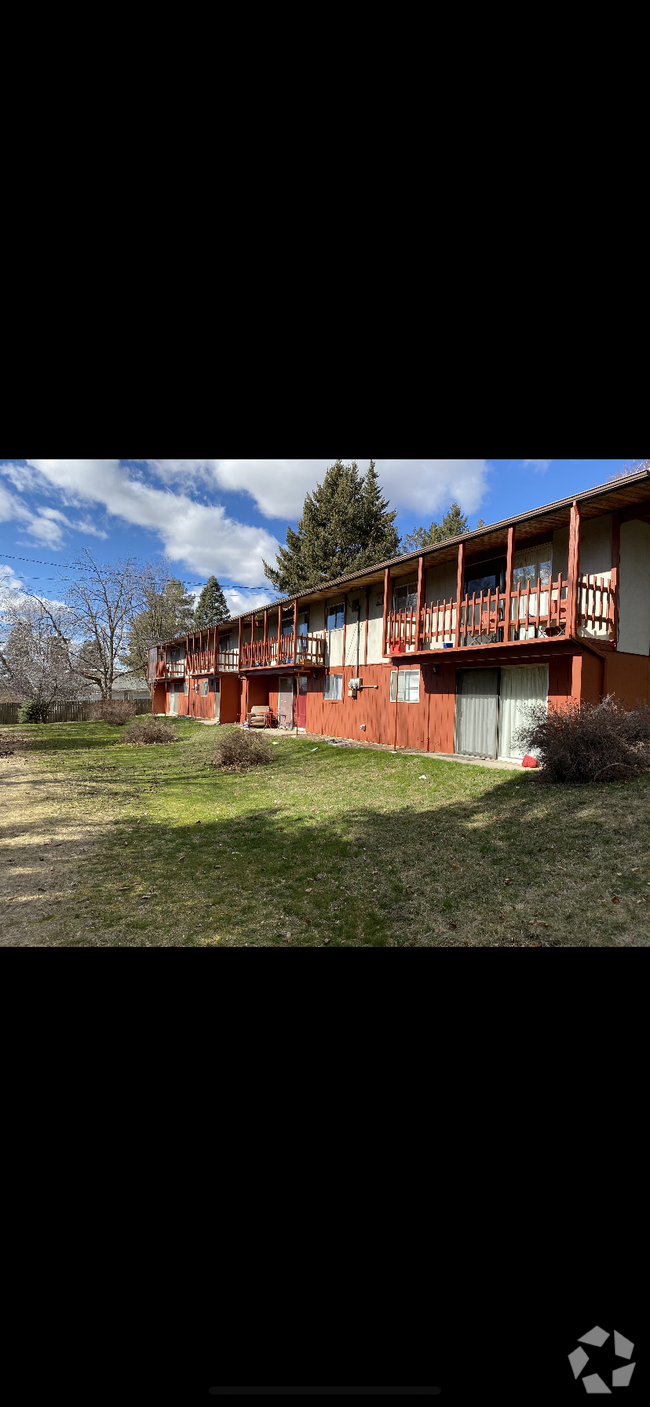 Building Photo - 1525 NE Gaines Rd Unit B Rental